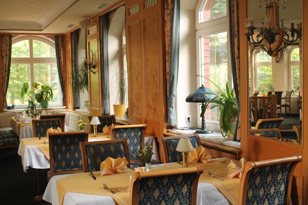 Crivitz Hotel Und Restaurant Waldschloesschen מראה חיצוני תמונה
