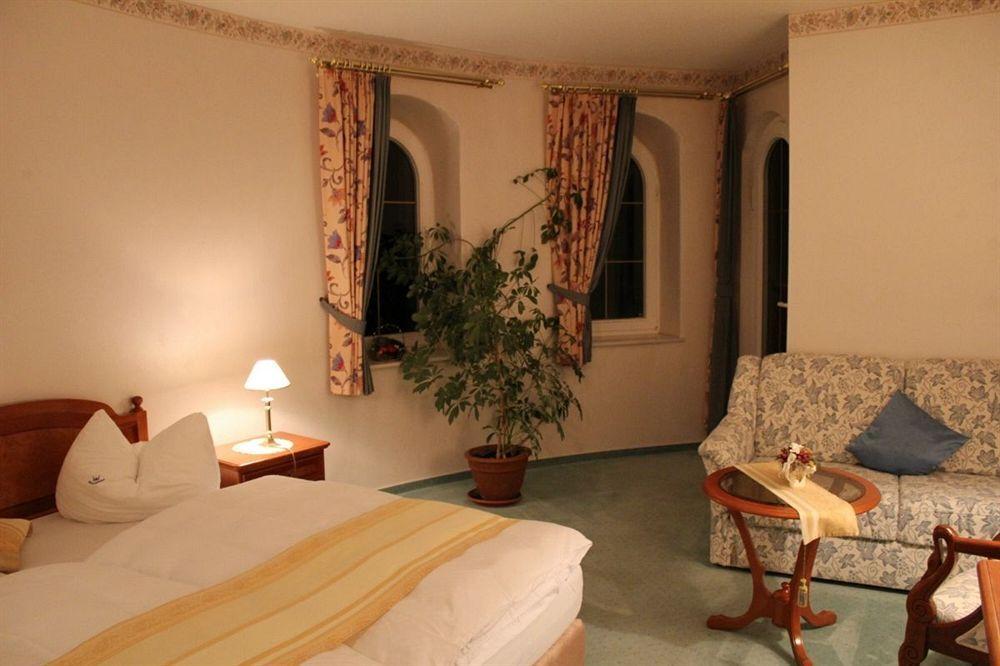 Crivitz Hotel Und Restaurant Waldschloesschen מראה חיצוני תמונה