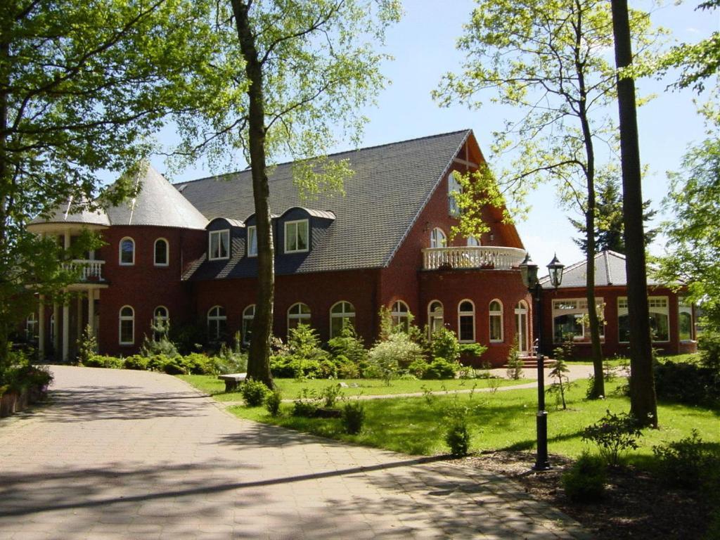 Crivitz Hotel Und Restaurant Waldschloesschen מראה חיצוני תמונה